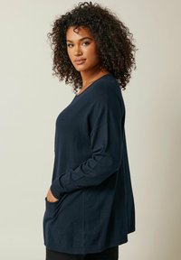 Evans POCKET FRONT - Strickpullover - blue