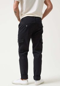 ALTONADOCK Pantalones cargo - black