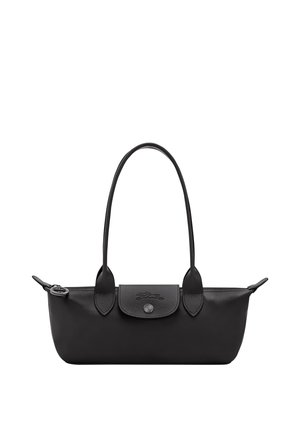 Schwarze Leder-Schultertasche mit schlanken Griffen, Frontklappe mit Knopfverschluss und geprägt Pferdelogo auf der Frontklappe.