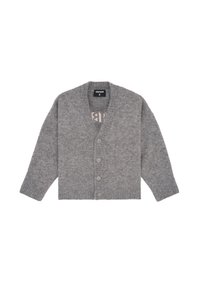 Szary, dzianinowy kardigan z dekoltem w serek, z przodem zapinanym na guziki i ściągaczami przy mankietach. Miękka tekstura i krótki fason, z delikatnym wzorem w środku.