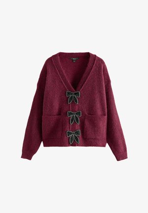 Cardigan tricotat burgund cu decolteu adânc în V, două buzunare frontale și trei închideri decorative negre sub formă de fundițe pe centrul din față.