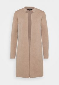 Dlouhý béžový cardigan s kulatým výstřihem, otevřeným předním dílem, dlouhými rukávy a měkkou texturou. Jednoduchý design bez viditelných vzorů nebo ozdob.