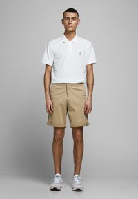Jack & Jones JPSTBOWIE SOLID MID - Shorts - khaki
