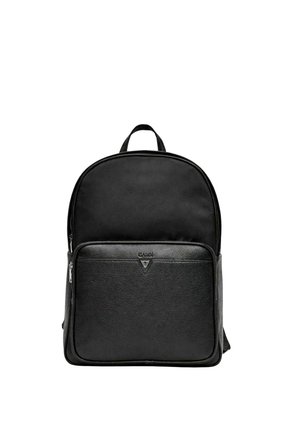 Zaino nero con una grande tasca frontale con cerniera e manico superiore, caratterizzato da un materiale testurizzato e un piccolo logo triangolare sulla tasca.