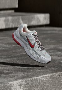 Δεν επιλέχθηκε, white/dune red/pure platinum-coloured/wolf grey/anthracite