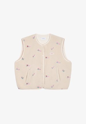 Gilet in pile beige con bottoni a pressione frontali, piccolo ricamo floreale rosa, due tasche laterali e etichetta "Oh April" sul petto.
