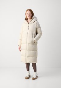 Marc O'Polo PUFFER COAT WITH HOOD SIDE SLITS WITH ZIPPER WELT POCKETS BACKPACK BELTS - Dūnu mētelis - stony sand