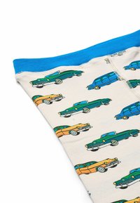 Pamuk donji veš svijetlo bež boje, s ilustracijama šarenih klasičnih automobila u zelenoj, plavoj i narančastoj boji, s plavim pojasom.