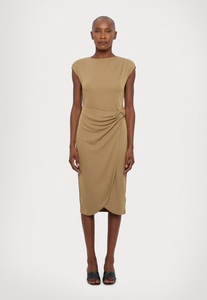 ATALIE SHORT SLEEVE DAY DRESS - Robe fourreau - honey tan