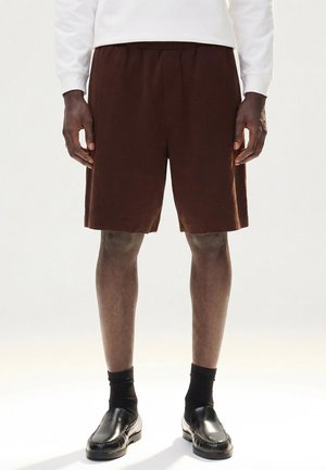 Bershka WIDE INTERLOCK BERMUDA SHORT - TRACKSUIT BOTTOMS 01433190 - Pantaloni sportivi - brown