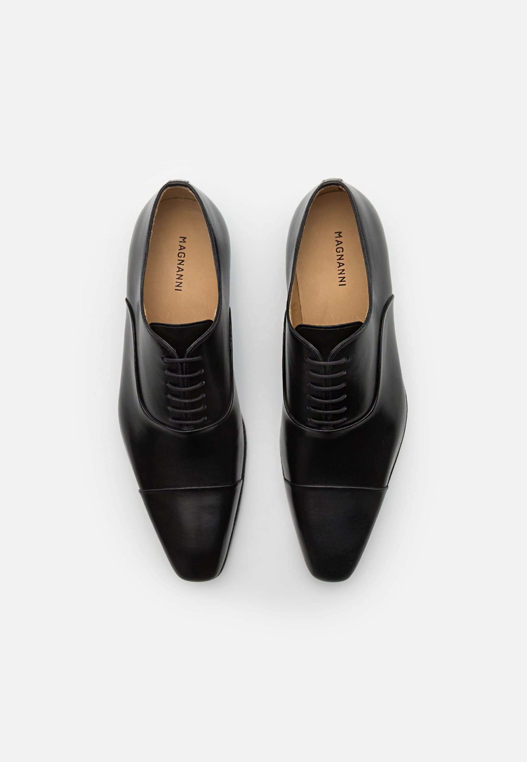 Halfhoge veterschoen in zwart suède van Magnanni