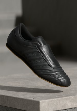 TAEKWONDO - Slippers - core black