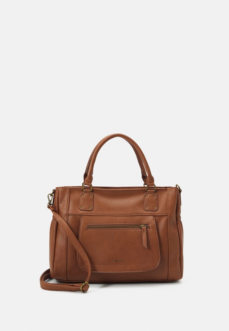 Bruine leren handtas met dubbele handvatten, verstelbare schouderriem, voorvak met ritssluiting en metalen accenten; gestructureerd ontwerp met een gladde textuur.