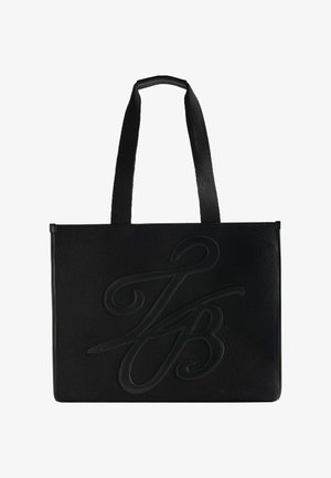 Zwarte draagtas gemaakt van vilt met een reliëf lederen logo ontwerp. Voorzien van twee stoffen hengsels om te dragen.