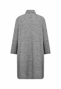 Gros cardigan gris surdimensionné en maille douce. Doté d'un col et de épaules tombantes, avec un design simple et sans couture au dos.