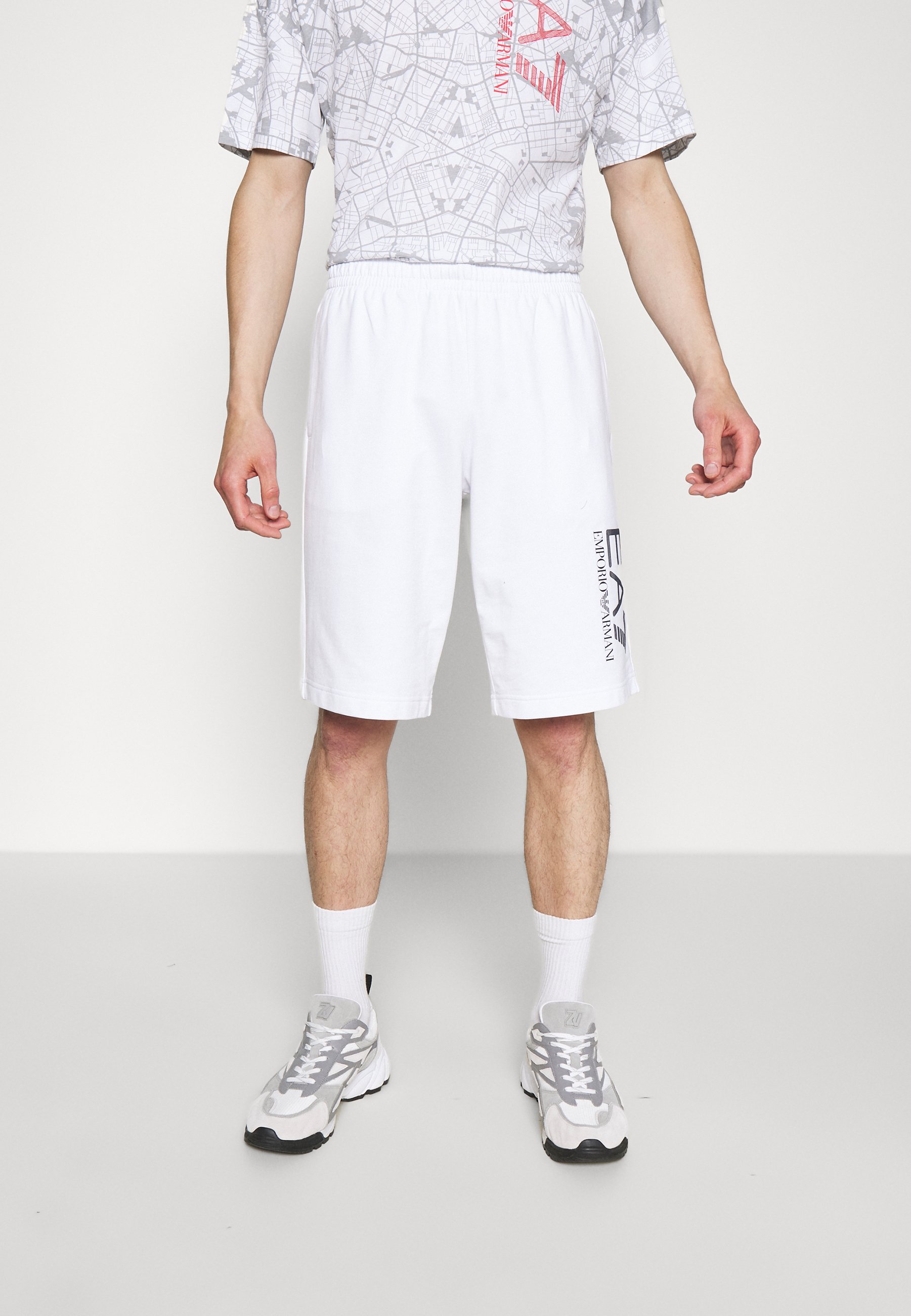 EA7 Emporio Armani Shorts - white 