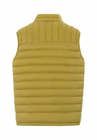 Helle olivgrüne gepolsterte ärmellose Weste mit horizontaler Steppung und Stehkragen, von hinten auf weißem Hintergrund gezeigt.
