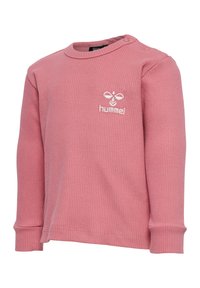 Långärmad, randig sweatshirt i mjuk rosa med rund hals och en liten vit logotyp broderad på bröstet. Har tryckknappar på axlarna.