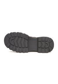 Suola di scarpe in gomma nera con un motivo di battistrada pronunciato, caratterizzata da scanalature profonde e un'area centrale liscia. Superficie testurizzata per una migliore aderenza.