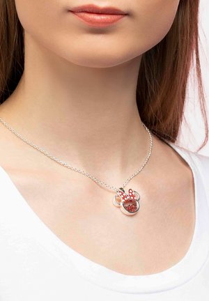 Silberne Kettenhalskette mit einem Anhänger in Form eines Cartoon-Mausekopfes mit einer roten Schleife, verziert mit weißen Punkten und roten Kristallen.