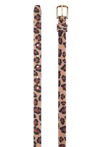 Luipaardprint riem met een zachte, gestructureerde afwerking, tan basis kleur, zwarte en roestkleurige vlekken, en een gouden metalen gespsluiting. Meerdere verstelgaatjes.