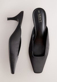 Next REGULAR FIT - FOREVER COMFORT CHISEL CLOSED TOE - Papuci înalți - black