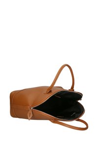 Borsa tote in pelle marrone chiaro con superficie texturizzata, doppi manici e apertura con zip, che rivela un interno nero e una tasca interna.