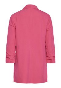 Růžový blazer s klasickým límcem, dlouhými rukávy a ohrnutými manžetami. Vyrobeno z hladkého materiálu, s rovnými liniemi a minimálními detaily.