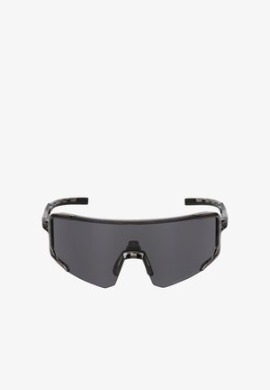 Sportsolbriller med sorttonet wraparound-design, enkelt buet linse og robust stel, designet til udendørs aktiviteter.