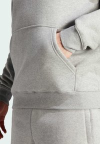 adidas Originals ESSENTIAL - Hoodie - medium grey heather