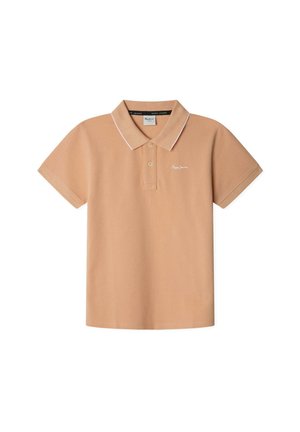 Camisa polo beige de algodón, con cuello clásico, mangas cortas, tapeta de dos botones y ribete blanco contrastante en el cuello.