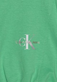 Calvin Klein Jeans Camiseta estampada - green