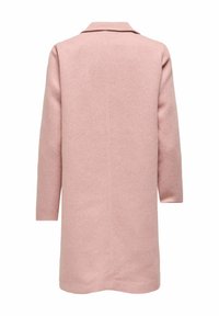 Manteau rose en mélange de laine, coupe droite, col cranté et manches longues. Présente une texture douce et un dos épuré sans fermetures.