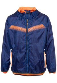 Tummansininen takki, jossa on oranssi huppu ja yksityiskohdat. Takissa on teksturoitu oranssi raita ja vetoketjulliset taskut. Valmistettu kevyestä materiaalista.