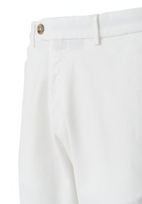 Weiße Hosen aus strukturiertem Stoff mit Knopfverschluss und Gürtelschlaufen. Merkmale sind klare Linien und ein schlankes Design.