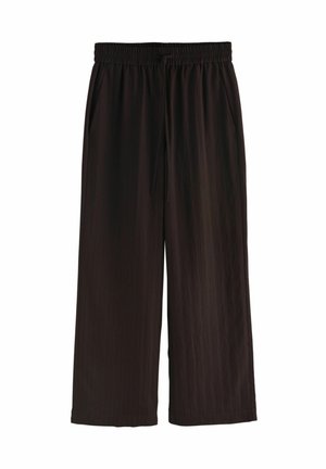 Laza fekete nadrág rugalmas derékpánttal, húzózsinórral, oldalzsebekkel és széles szárakkal, fehér háttér előtt bemutatva.