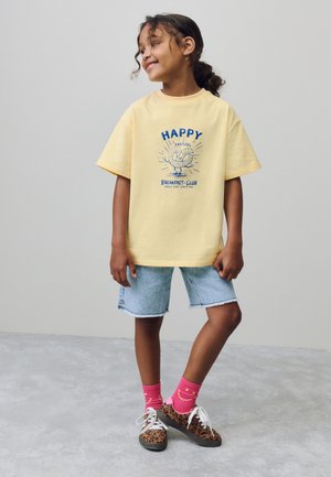 REGULAR FIT - GRAPHIC - Tričko s potlačou - yellow pretzel