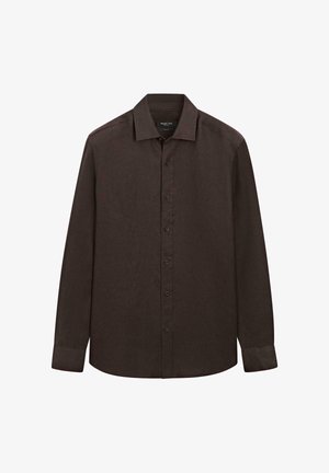 Donkerbruin overhemd met lange mouwen, knoopsluiting, klassieke kraag en knoopmanchetten, plat weergegeven op een witte achtergrond.