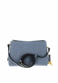 Hellblau strukturierte Leder-Umhängetasche mit verstellbarem schwarzem Riemen und goldfarbenen Beschlägen vor weißem Hintergrund.