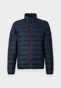 Nevybráno, sky captain