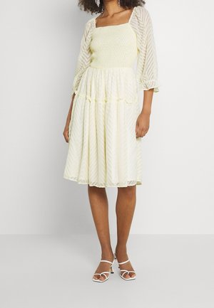 Cocktailkjole / festkjole - yellow