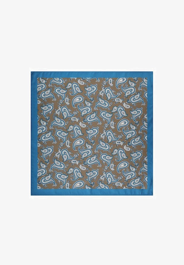 Brązowy szalik z niebieskim wzorem paisley, wykończony gładkim niebieskim brzegiem. Gładka faktura z powtarzającymi się wirami i skomplikowanymi detalami.