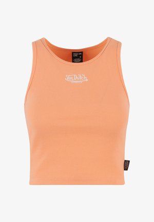 Camiseta corta de canalé en naranja claro con escote redondo, que presenta un logo bordado en blanco de "Von Dutch" en el pecho y una etiqueta lateral.