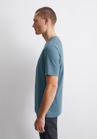 Thumbnail Image 4