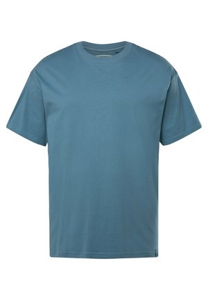 Blauwe katoenen t-shirt met een ronde hals, korte mouwen en een rechte zoom. Glad textuur zonder patronen of versieringen.