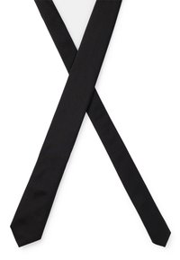 Svart fluga i en slimmad, klassisk design, tillverkad av texturerad tyg med subtil sned ribbning. Har en avsmalnad ände och rak längd.