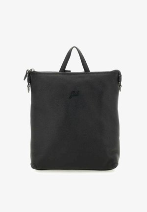 Zaino quadrato in pelle nera con maniglia superiore, comparto principale con cerniera e logo sottile in rilievo al centro davanti.