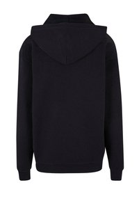 Felpa nera con cappuccio, in misto cotone, vestibilità comoda, polsini e orlo a costine, senza grafiche o decorazioni visibili, vista posteriore mostrata.