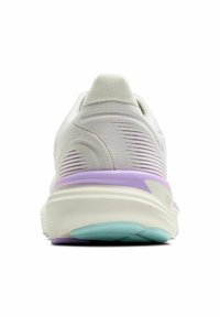 Bežecká obuv s bielou sieťovinou a akcentmi levanduľovej a mätovej farby, s polstrovaným pätovým uzáverom a textúrovanou podrážkou pre lepšie uchopenie.
