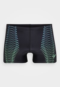 Fekete úszóshort, testre simuló fazonnal, oldalán kék és zöld cikkcakk mintával, az alsó jobb részen egy kis Speedo logóval.